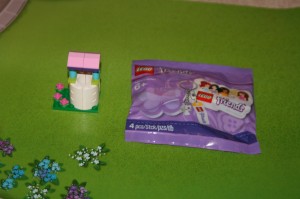 LEGO Friends Well and Keychain Easter 2013 Event at ToysRUs USA