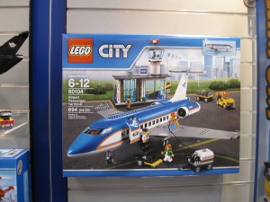 LEGO 60104 Airport Passenger Terminal NYTF 2016 - Toysnbricks