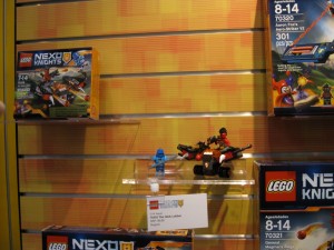 LEGO Nexo Knights 70318 The Glob Lobber NYTF August 2016 - Toysnbricks
