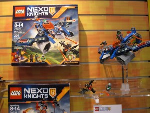 LEGO Nexo Knights 70320 Aaron Fox's Aero-Striker V2 NYTF 2016 - Toysnbricks