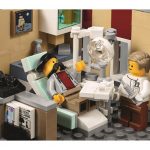 lego-creator-expert-10255-assembly-square-modular-building-set-function-dentist-2017-toysnbricks