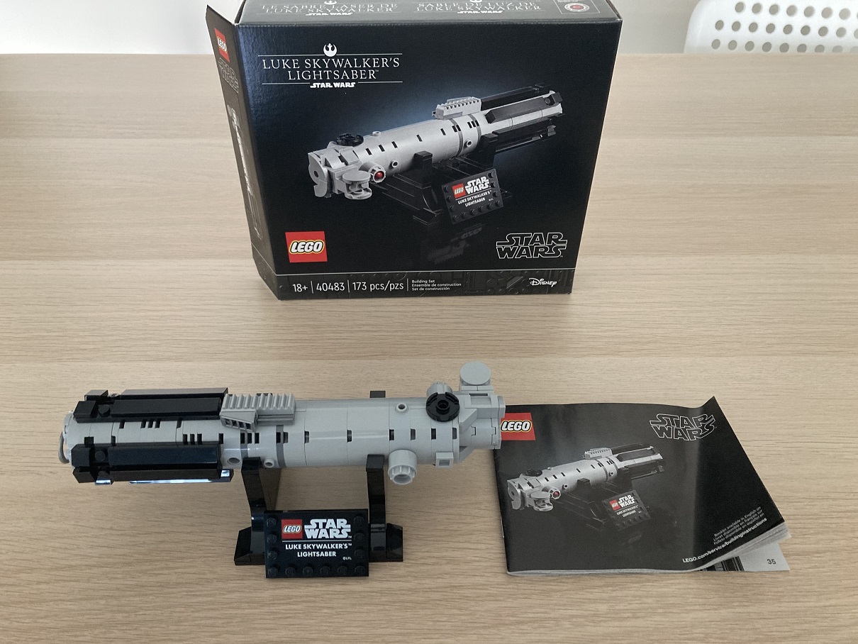Anuncio Oficial: LEGO Star Wars AT-AT (75313) + Regalo Espada Láser (40483)